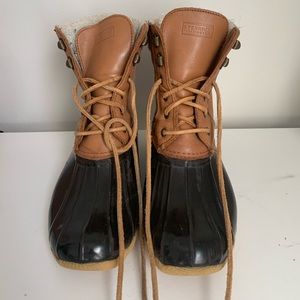 Speedy duck boots